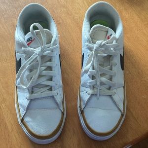 Nike Court Legacy sneakers womens
